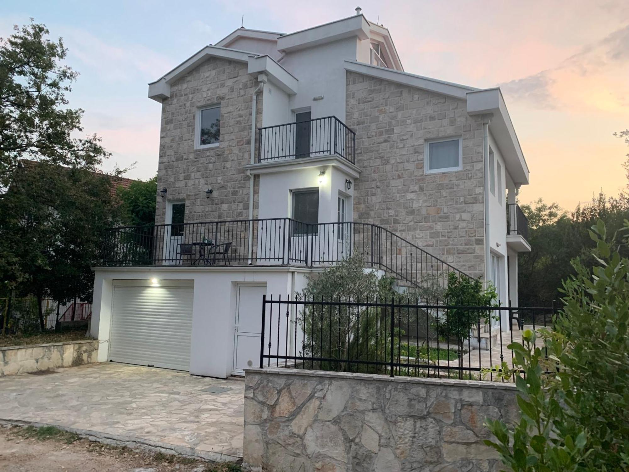 Вилла Patrick House Тиват Экстерьер фото