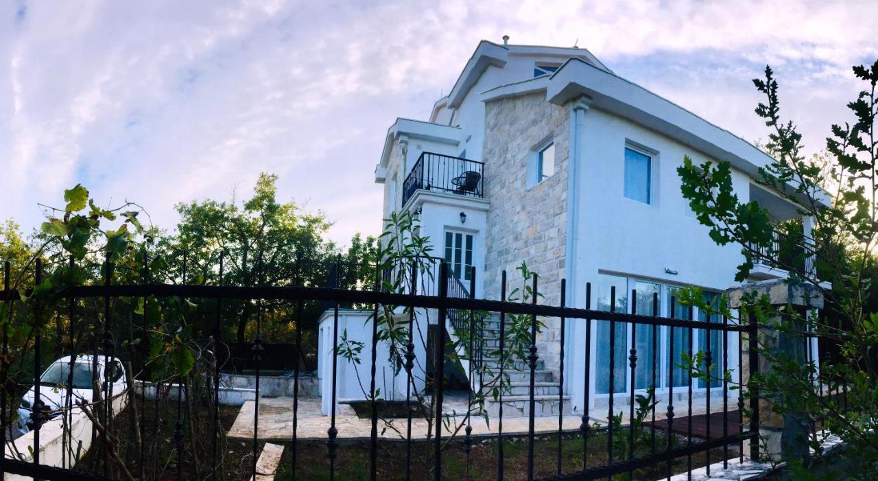 Вилла Patrick House Тиват Экстерьер фото